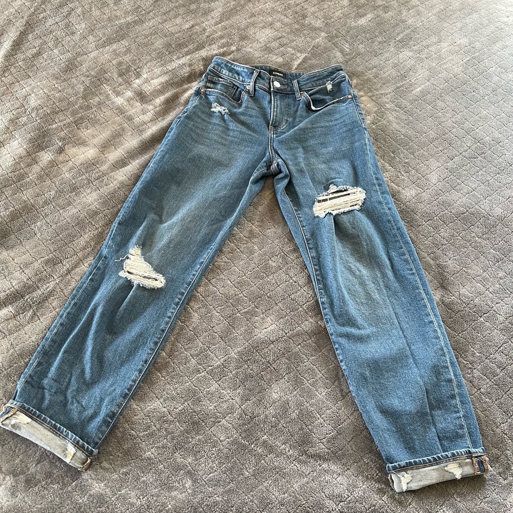 Express boyfriend mid-rise jeans. Very lightly worn, like new. Size 00R